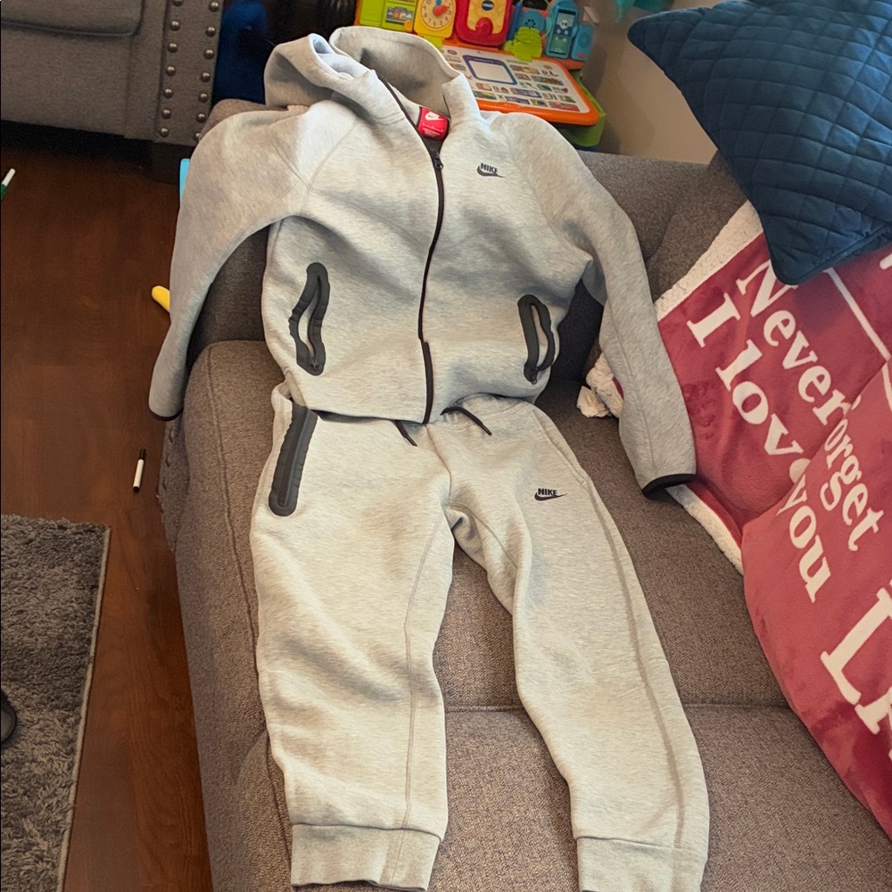 Nike Tech Kids Gray Sweatpants & Hoodie Set boys large